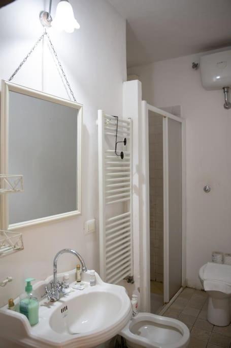 Elegant Outside Ztl & 10min From Center Apartment